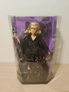 Stevie Nicks Barbie Signature Music Series Puppe schwarzes Kleid HMV00 - Bild 1 von 9