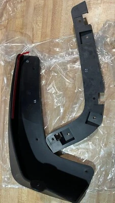 Chevrolet Blazer 2019-2023 protector contra salpicaduras trasero izquierdo guardabarros 84138110 OEM Foto 1 de 4