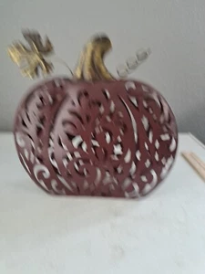 Metallkunst Kürbis mit Lichtern, filgranes Design. 9,5" hoch 10" breit Neu ohne Etikett - Bild 1 von 3