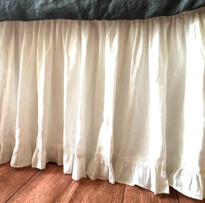Falda de cama con volantes de fondo liso blanco de 3 lados, algodón 700 TC abierta en las esquinas Foto 1 de 4