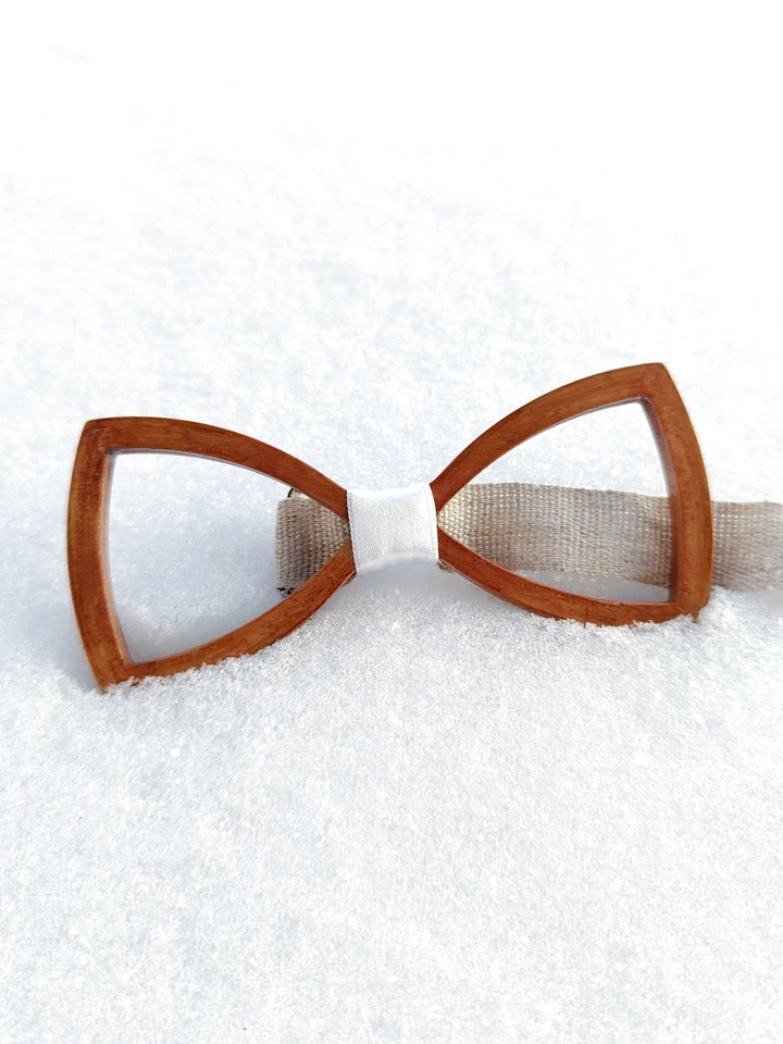 Pajarita de madera única con lino y satén, regalo nórdico para hombre, hecha a mano en Finlandia Foto 1 de 4