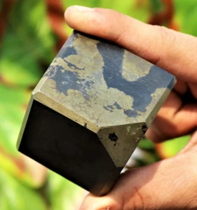 40MM Apache Gold Cube Chakra Balance Paperweight Natural Healing Crystal Cube - Picture 1 of 10