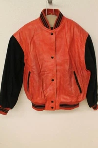 CHAQUETA PARA HOMBRE LA STUDIO DE COLECCIÓN ROJA/NEGRA CUERO/BOMBARDERO DE TELA/LETRAMEN TALLA S - Imagen 1 de 5