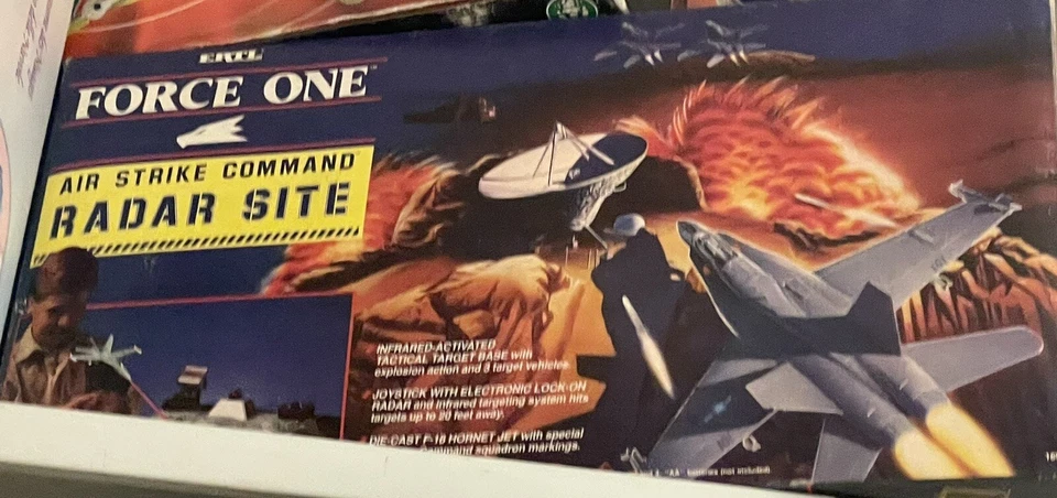 ERTL FORCE ONE Air Strike Command RADAR SITE + F-18 Hornet Aircraft MIB, 1990 - Immagine 1 di 4