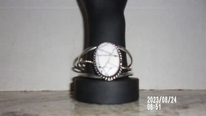 SCHÖNES STERLINGSILBER INDIANISCHES HOWLITH ARMBAND, GRÖSSE 6 1/2" - Bild 1 von 4