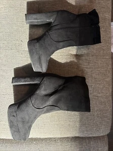 Women’s boots size 9 Black Suede Heels And Platforms Side Zipper - Picture 1 of 9