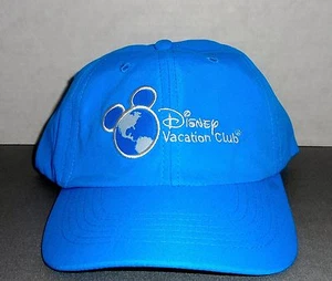 NEU DISNEY HOLIDAY CLUB BLAUE KAPPE MIT WEISSEM NEUEM LOGO GESTICKT schneller Versand! - Bild 1 von 9