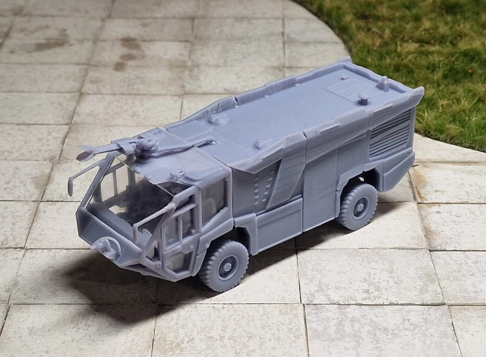 K&B Flugfeldlöschfahrzeug Ziegler Z4 Spur H0 1:87 Inkl. Verglasung