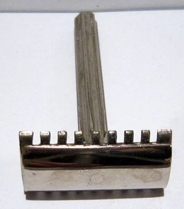 VINTAGE VERY RARE WWII ERA INTERESTING METAL SAFETY RAZOR # 425 - Picture 1 of 6