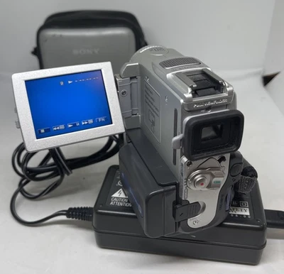 Sony Handycam DCR-PC101E MiniDV Camcorder Silver 10x NightShot -  Working Order - Image 1 of 4