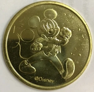 Walt Disney World 50th Anniversary Commemorative Gold Coin Mickey Mouse NEW - Afbeelding 1 van 2