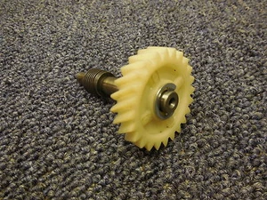 1980 Yamaha DT125 Oil pump drive gear 80 DT 125 - Picture 1 of 3
