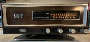 Radio AM/FM de estado sólido círculo de sonido MCM Zenith K421W de colección enciende necesita tapas - Imagen 1 de 22
