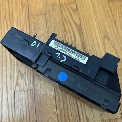 Caja de fusibles interior Ford F250 F350 SD 1999-00 YC3T-14A067-DC con gema F81B-14B205-EP Foto 1 de 4