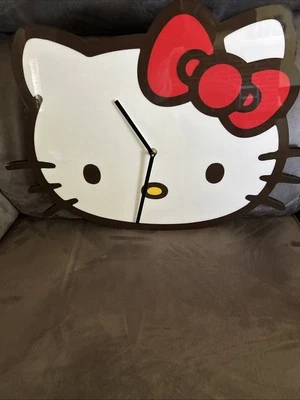 "Reloj Hello Kitty a pilas probado y funcionando cinta roja 20 x 14""" Foto 1 de 4