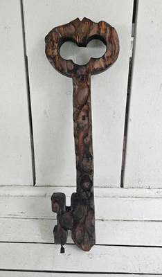 Llavero colgante de pared esqueleto tallado en madera rústica 7 ganchos 15,75x4,75" Foto 1 de 4