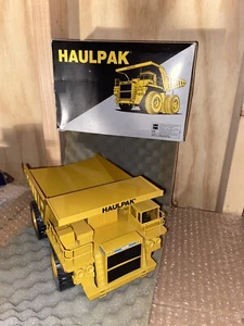 Camión de volteo minero Dresser Haulpak 830E - Modelo Conrad escala 1:50 #2721 MUY BONITO - Imagen 1 de 17