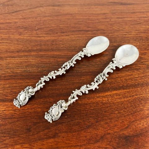 2 FRENCH ROCOCO 800 SILVER CHOCOLATE SPOONS CHERUBS HOLDING SHIELDS 18THC Cover