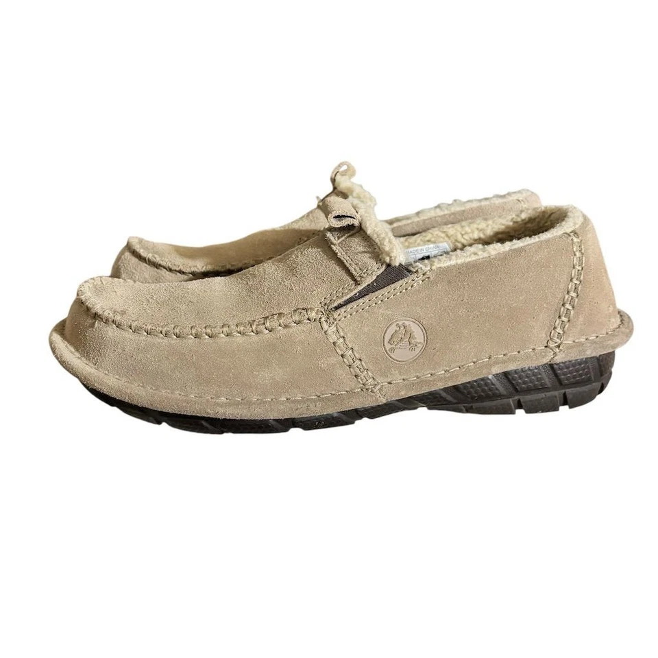 Zapatos sin cordones Crocs para hombre de gamuza topo forrados con sherpa talla 9 informales Foto 1 de 4