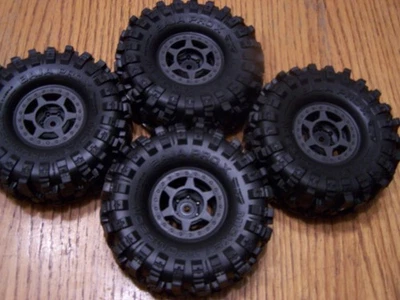 Axial 4WS Capra Pro-Line Baja Pro X Predator Tires 12mm Bead-Loc 1.9 Black Wheel - Image 1 of 4