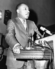 1966 Pasteur - Activiste MARTIN LUTHER KING JR at Church Glossy 8x10 affiche photo