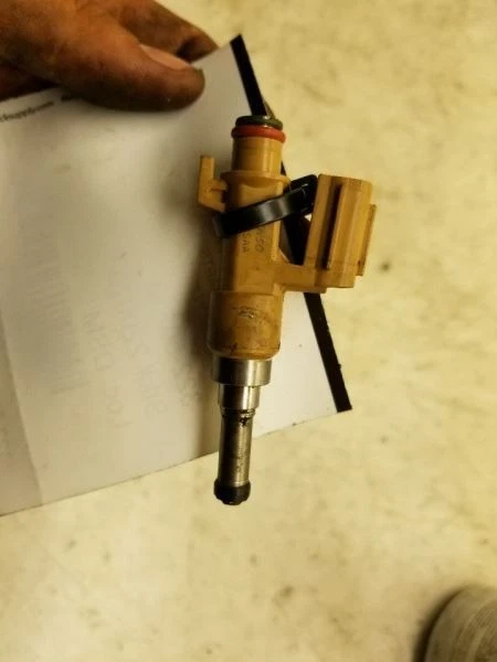 08-21 TOYOTA TUNDRA 5,7 L INYECTOR DE COMBUSTIBLE Foto 1 de 4