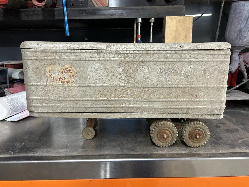 Remolque de camión de mudanza de aluminio Wyandotte Toys de colección Foto 1 de 4