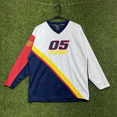 Camiseta FUBU Colección Oficial Liga Juvenil Grande 05 Manga Larga Rojo Azul Foto 1 de 4