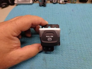 BOTÓN INTERRUPTOR FRENO DE ESTACIONAMIENTO ELECTRÓNICO FIAT 500X 16 17 18 19 20 21 22 - Imagen 1 de 7