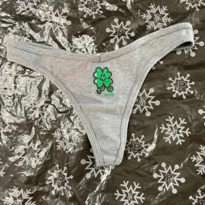 Victoria's Secret PINK Shamrock Thong Panties Size Medium - Picture 1 of 4
