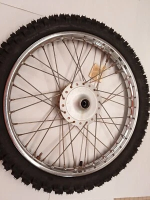 Rueda delantera con neumático nuevo Suzuki Sierra TS185 TC185 compatible con 1971-1976 Foto 1 de 4