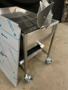 Donut Glaze Table with Lid - 17'' Screen - Picture 1 of 7