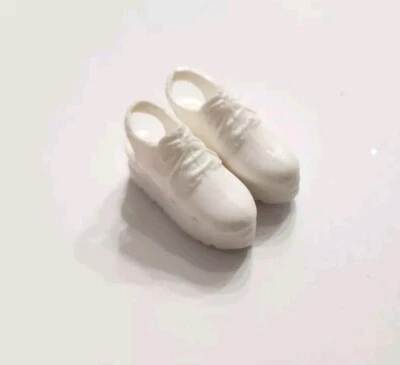BARBIE SKIPPER MODERN SHOES SNEAKERS WHITE CASUAL CUTE ONLY DOLL SHOES Foto 1 de 2