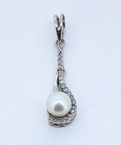 Akoya Pearl and Diamond Pendant set in 925 sterling silver - Picture 1 of 7