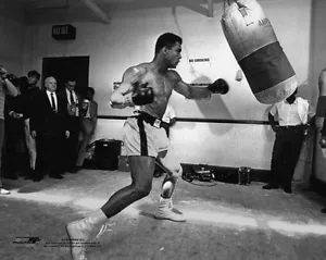 Cassius Clay MUHAMMAD ALI Glossy 8x10 Photo Boxer Print Training Boxing Poster - Picture 1 of 1