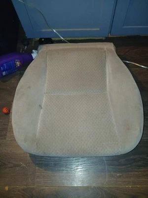 2002-2006 Toyota Camry Driver Front Seat Bottom Cushion & Cover Oem Used - Image 1 of 4