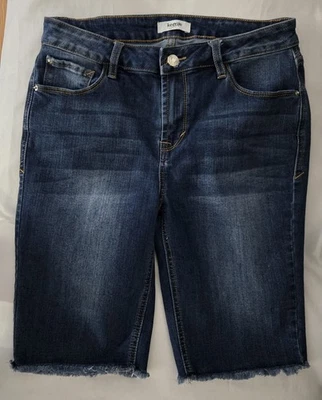 Bermudas de mezclilla Kensie talla 6 lavado oscuro tiro medio usadas en excelente estado dobladillo deshilachado  Foto 1 de 4