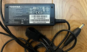 USED Genuine Toshiba Laptop Charger 19V - 2.37A 45W with Power Lead PA3822U - Picture 1 of 1