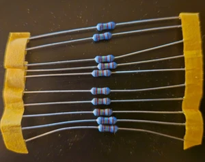 Resistencias axiales de precisión de película metálica 1/4 W 10 piezas 12,4 k ohmios 1/4 W 1 % ~ NUEVO ~ - Imagen 1 de 1