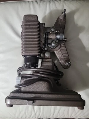 Proyector de película vintage Revere modelo 85 de 8 mm en estuche con carrete/estuche Foto 1 de 4