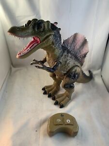 Fun Little Toys Remote-Controlled Spinosaurus, Walking/Roars 18.5 in