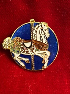 Round White Carousel Horse Cloisonné Hard Enamel Tie Lapel Hinge Pin 1.12" - Picture 1 of 2
