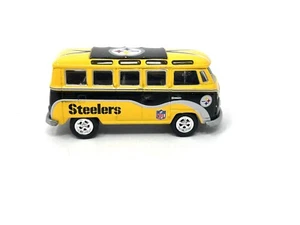 Johnny Lightning 2002 Playing Mantis Pittsburgh Steelers DieCast VW Bus 1/64 - Picture 1 of 10