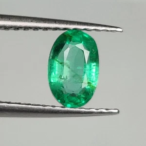 0.86 CT - Natural Zambian Emerald Nice Luster Green Gem Oval Shape - 9550 - Picture 1 of 2
