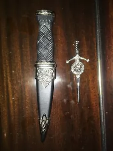 Lomond argento placcato peltro Sgian Dub pelle + spilla ornamento manichino abito fantasia - Foto 1 di 4