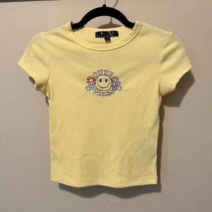 Faded Rose Yellow Embroidered Cute Vibes Crop Tank Top Shirt - Picture 1 of 6