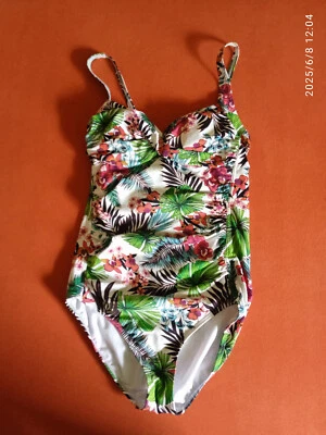 DESIREE geblümter Badeanzug, komplett gefüttert, TOP Zustand Gr. 38 B - Bild 1 von 4