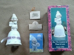 1992 PRECIOUS MOMENTS BELL 527726 - BUT THE GREATEST OF THESE IS LOVE - MIB  - Picture 1 of 6