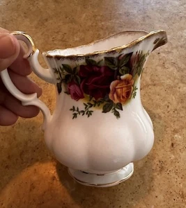 royal albert old country roses creamer - Picture 1 of 3