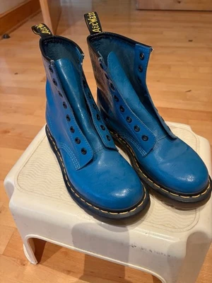 Botas femininas Dr Martens floridas azuis 6 - Imagem 1 de 4